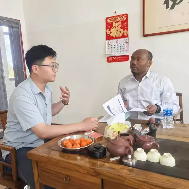 Afrikos klientai lankėsi Liweiyuan, kad kartu išplėstų Afrikos plieno struktūros rinką