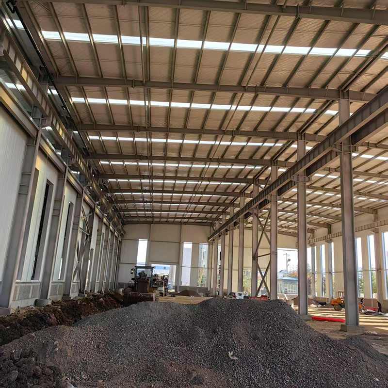 Kas yra plieninės konstrukcijos stoginė ir kodėl ji geresnė nei tradicinės stoginės