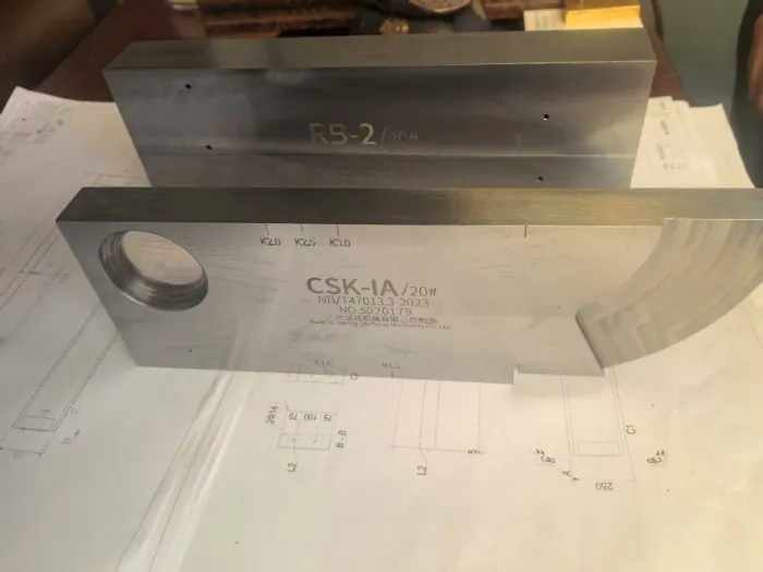 „Qingdao Liweiyuan Steel Structure“ naujai įsigyto ultragarsinio defektų detektoriaus naudojimo mokymas.